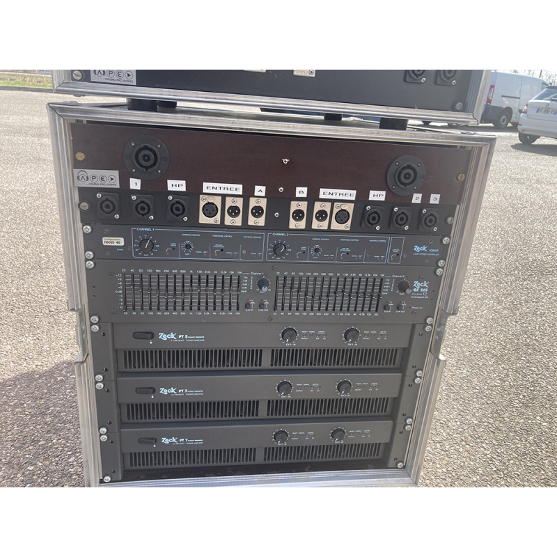 Photo en gros plan rack d'ampli Zeck focus 40
