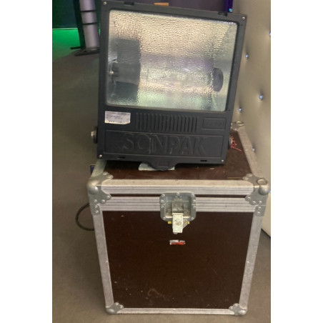 Eclairage extérieur : Lot de projecteurs THORN SONPAK 400W + Fly cases